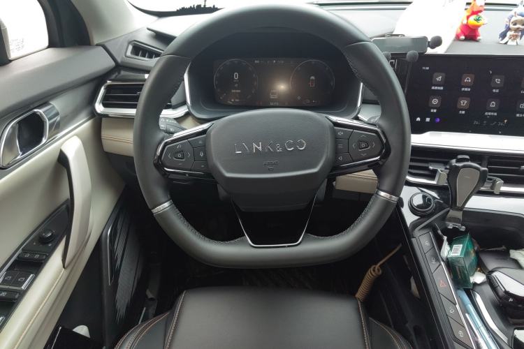 Used Lynk & Co 06 EM-P 2022 PHEV 84 km Range Pro Version Steering Wheel