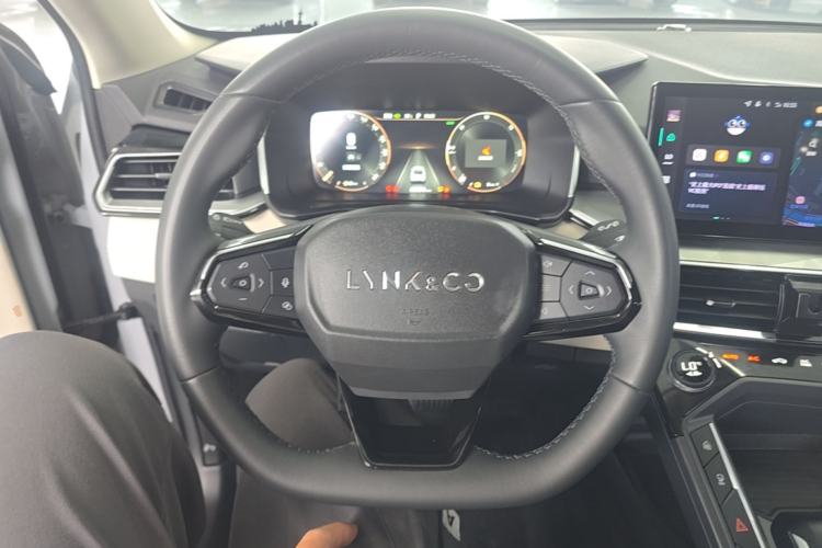 Used Lynk & Co 06 EM-P 2022 PHEV 84 km Range Pro Version Steering Wheel