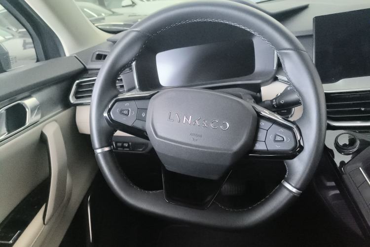 Used Lynk & Co 06 EM-P 2022 PHEV 84 km Range Pro Version Steering Wheel