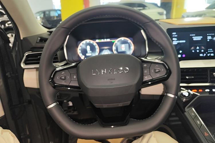 Used Lynk & Co 06 EM-P 2022 PHEV 84 km Range Pro Version Steering Wheel