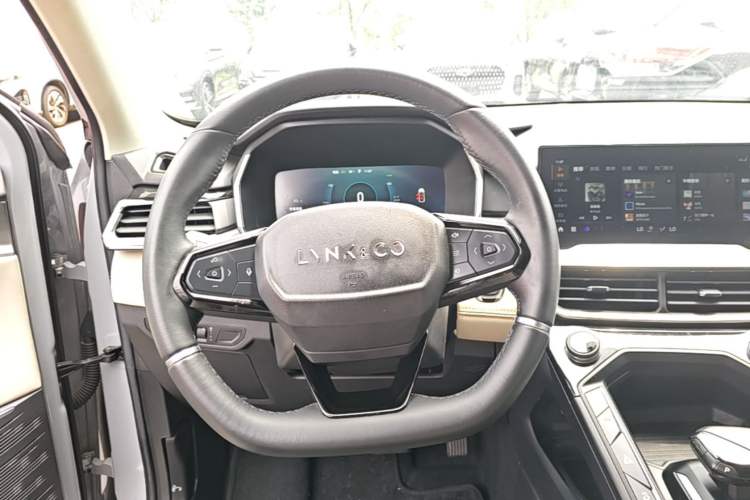Used Lynk & Co 06 EM-P 2022 PHEV 84 km Range Pro Version Steering Wheel