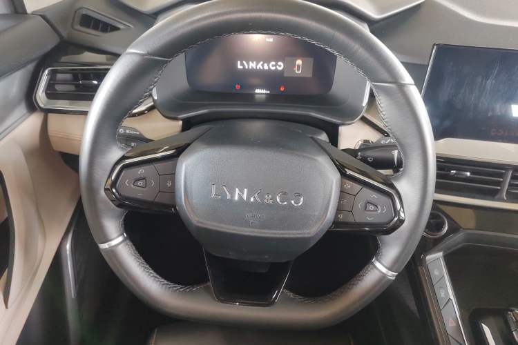 Used Lynk & Co 06 EM-P 2022 PHEV 84 km Range Pro Version Steering Wheel