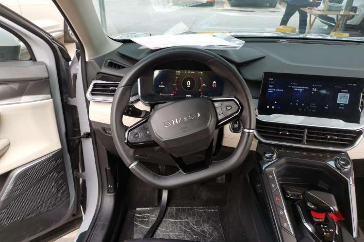 Used Lynk & Co 06 EM-P 2022 PHEV 84 km Range Pro Version Steering Wheel
