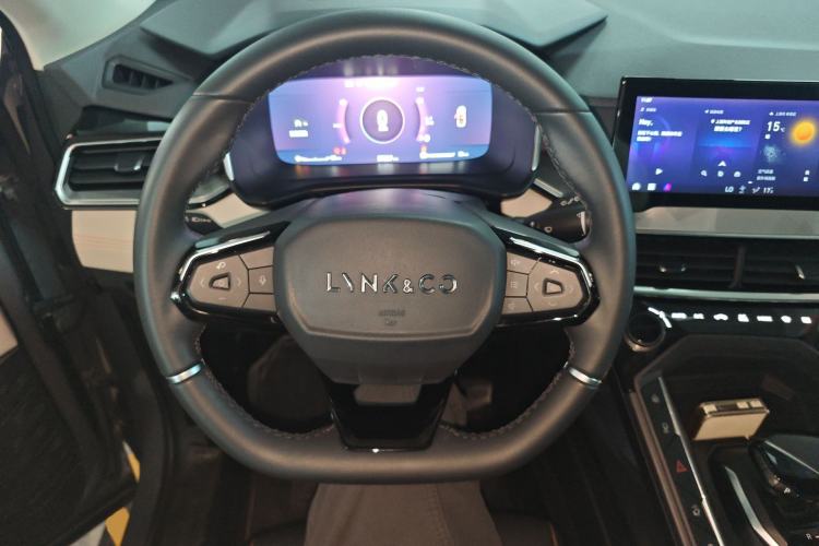 Used Lynk & Co 06 EM-P 2022 PHEV 84 km Range Pro Version Steering Wheel