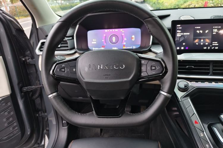 Used Lynk & Co 06 EM-P 2022 PHEV 84 km Range Pro Version Steering Wheel
