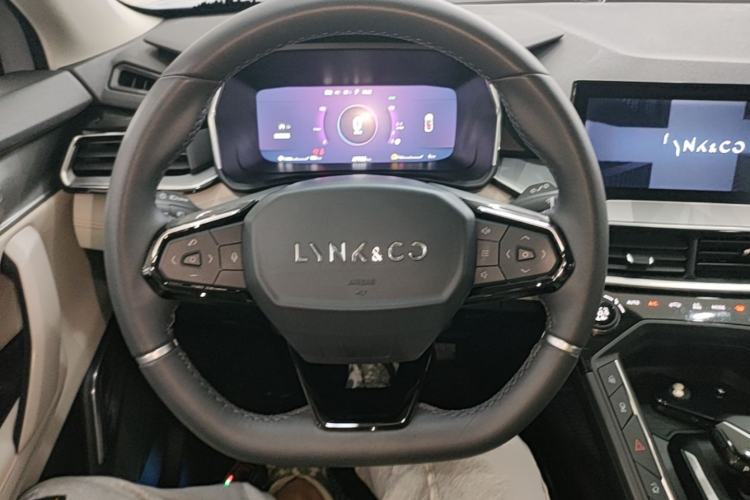 Used Lynk & Co 06 EM-P 2022 PHEV 84 km Range Pro Version Steering Wheel
