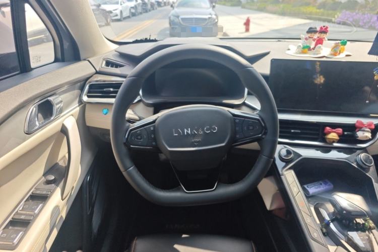 Used Lynk & Co 06 EM-P 2022 PHEV 84 km Range Pro Version Steering Wheel