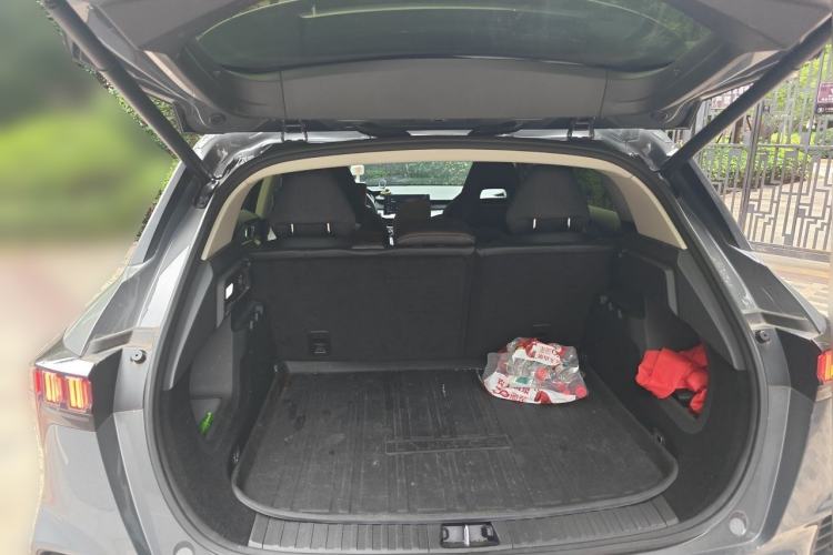 Used Lynk & Co 06 EM-P 2022 PHEV 84 km Range Pro Version Trunk