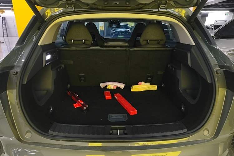 Used Lynk & Co 06 EM-P 2022 PHEV 84 km Range Pro Version Trunk