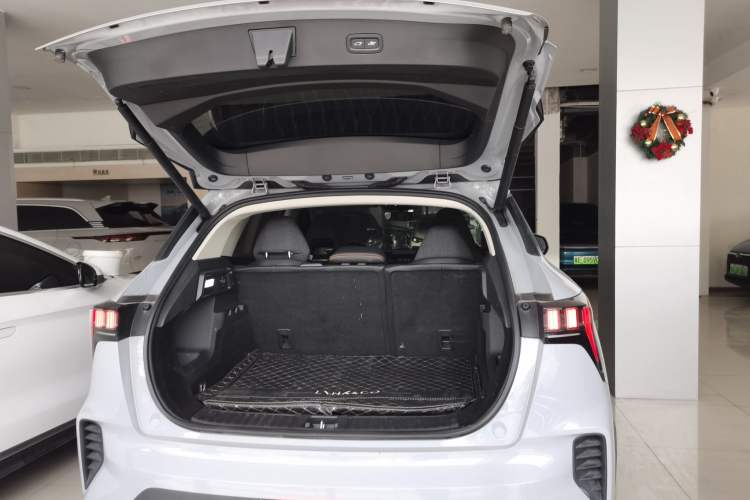 Used Lynk & Co 06 EM-P 2022 PHEV 84 km Range Pro Version Trunk
