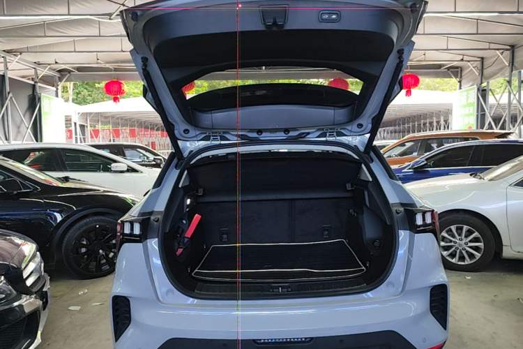 Used Lynk & Co 06 EM-P 2022 PHEV 84 km Range Pro Version Trunk