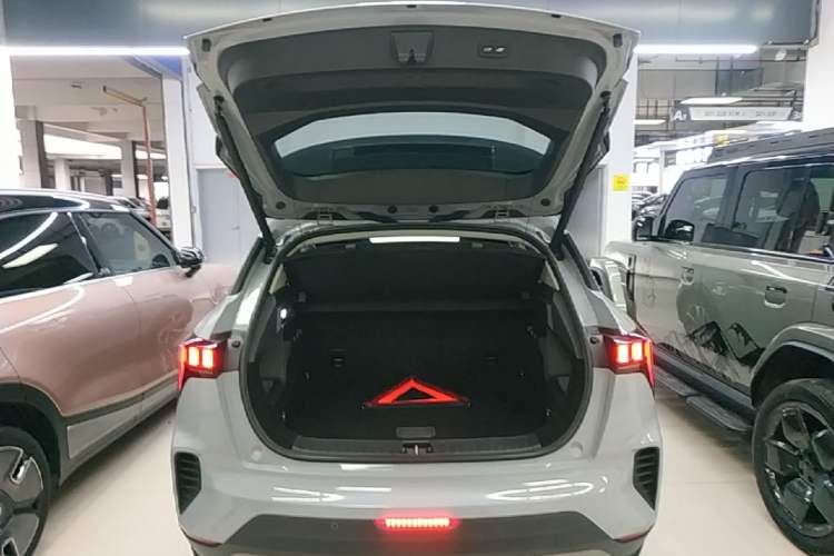 Used Lynk & Co 06 EM-P 2022 PHEV 84 km Range Pro Version Trunk