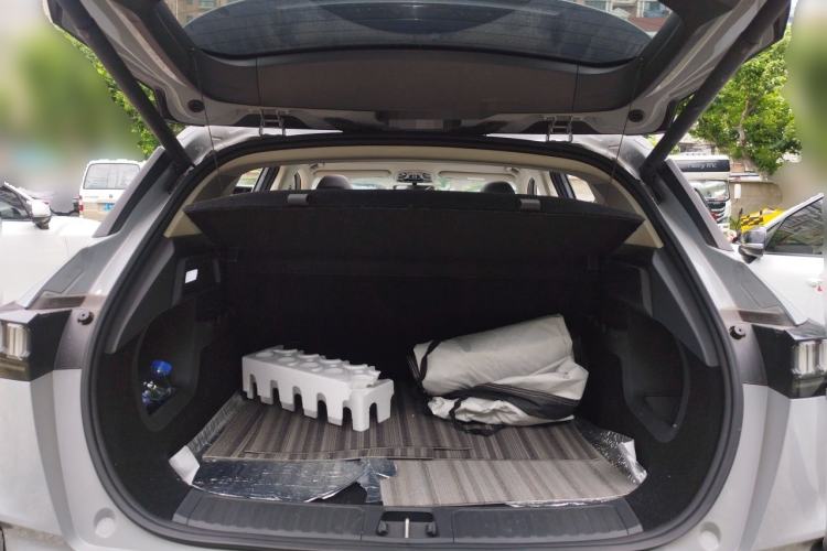 Used Lynk & Co 06 EM-P 2022 PHEV 84 km Range Pro Version Trunk