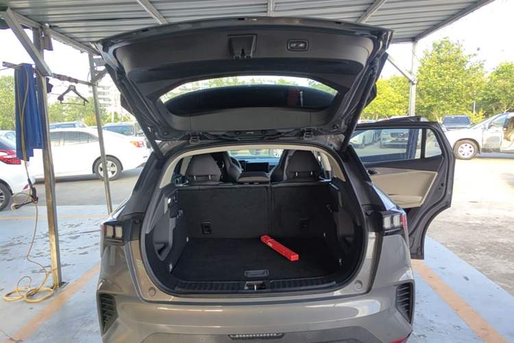 Used Lynk & Co 06 EM-P 2022 PHEV 84 km Range Pro Version Trunk