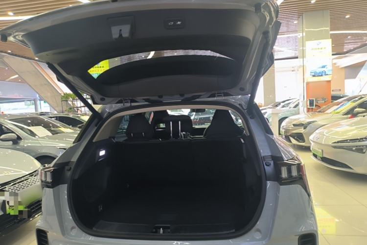 Used Lynk & Co 06 EM-P 2022 PHEV 84 km Range Pro Version Trunk