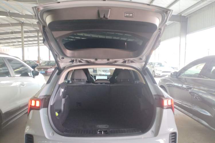 Used Lynk & Co 06 EM-P 2022 PHEV 84 km Range Pro Version Trunk