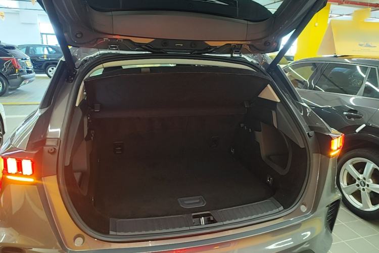 Used Lynk & Co 06 EM-P 2022 PHEV 84 km Range Pro Version Trunk