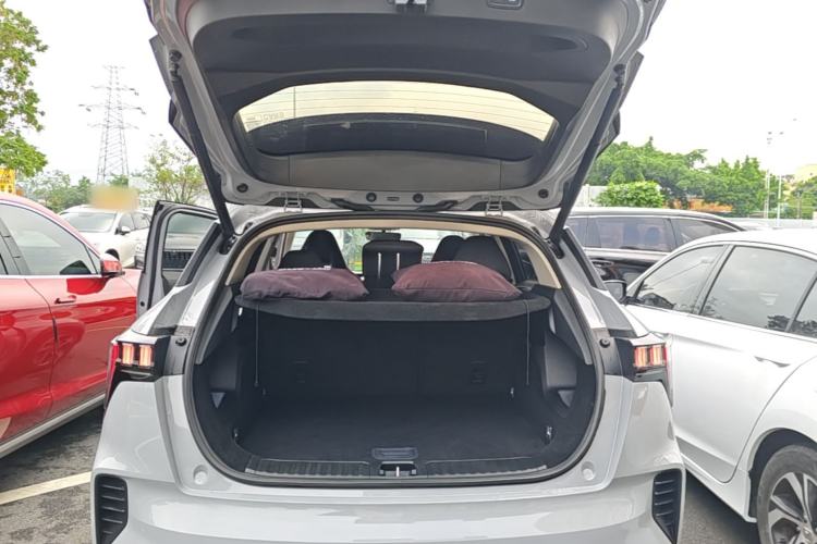 Used Lynk & Co 06 EM-P 2022 PHEV 84 km Range Pro Version Trunk