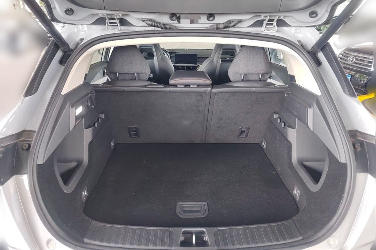 Used Lynk & Co 06 EM-P 2022 PHEV 84 km Range Pro Version Trunk