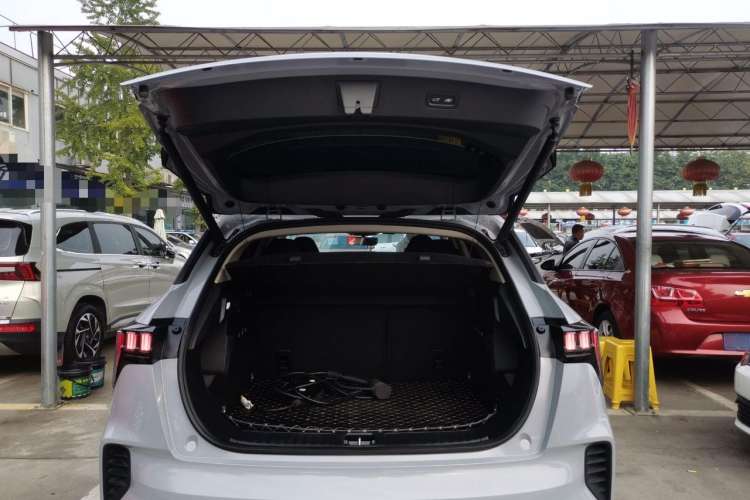 Used Lynk & Co 06 EM-P 2022 PHEV 84 km Range Pro Version Trunk