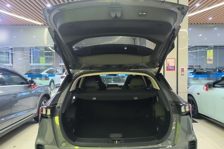 Used Lynk & Co 06 EM-P 2022 PHEV 84 km Range Pro Version Trunk