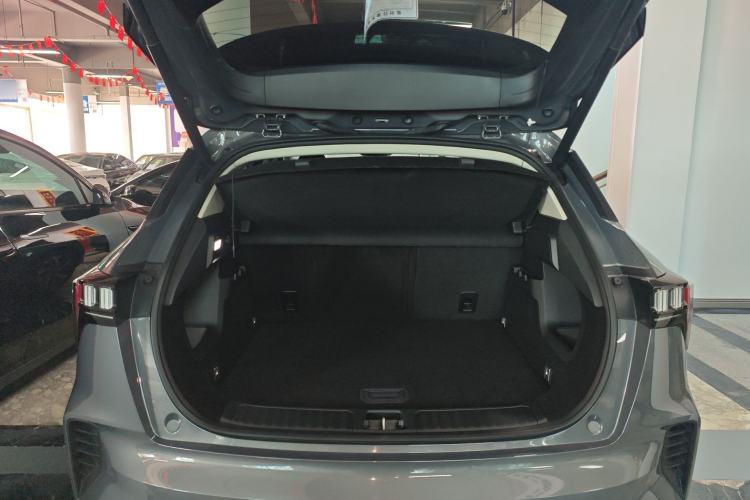 Used Lynk & Co 06 EM-P 2022 PHEV 84 km Range Pro Version Trunk