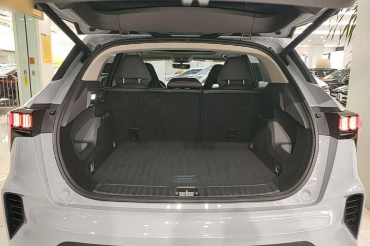 Used Lynk & Co 06 EM-P 2022 PHEV 84 km Range Pro Version Trunk