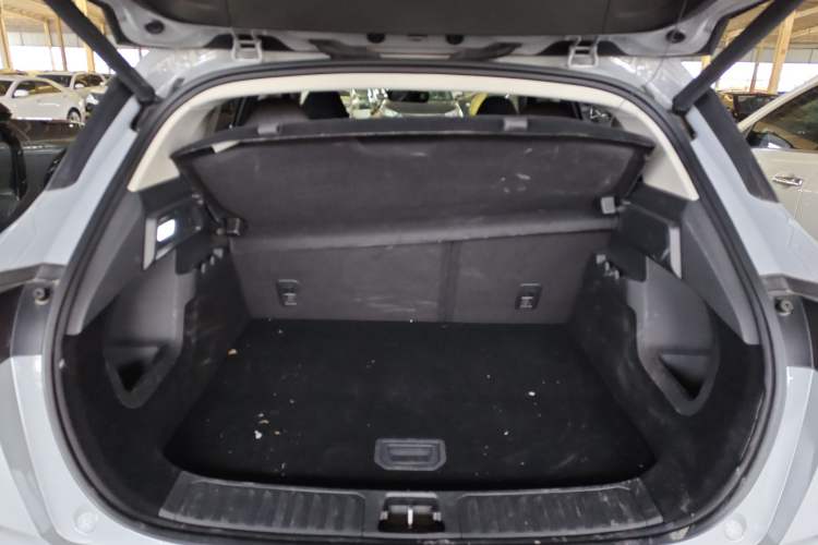 Used Lynk & Co 06 EM-P 2022 PHEV 84 km Range Pro Version Trunk