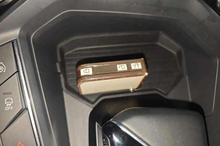 Used Lynk & Co 06 EM-P 2022 PHEV 84 km Range Pro Version Vehicle Key