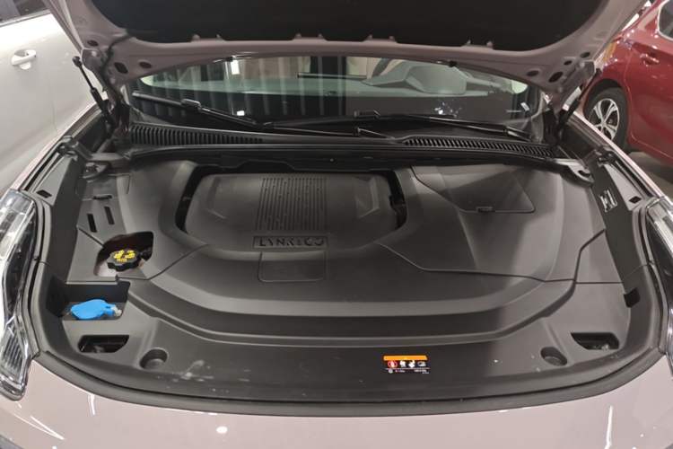 Used Lynk & Co 06 EM-P 2022 PHEV Shero Pink Special Edition Engine Bay