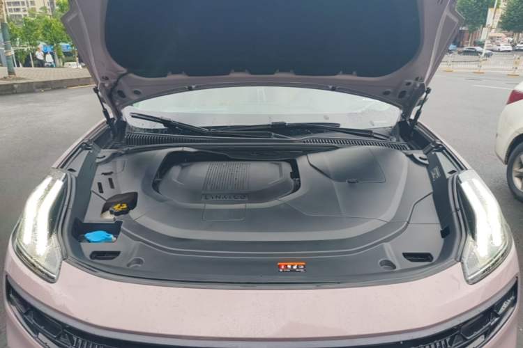 Used Lynk & Co 06 EM-P 2022 PHEV 84 km Range Pro Version Engine Bay