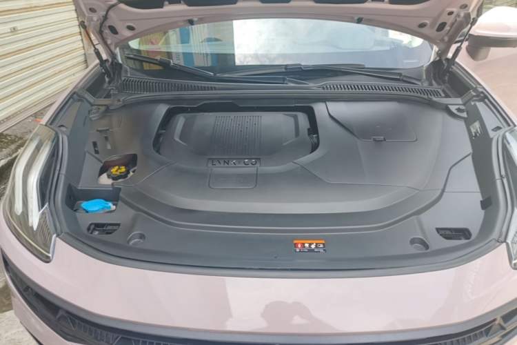 Used Lynk & Co 06 EM-P 2022 PHEV 84 km Range Pro Version Engine Bay
