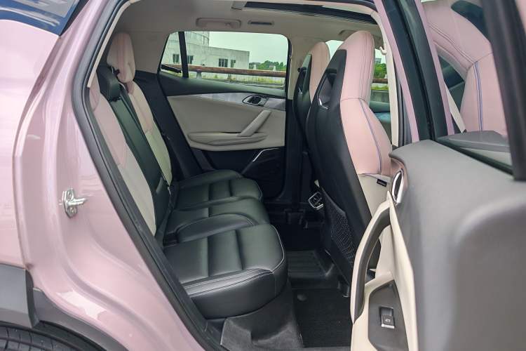 Used Lynk & Co 06 EM-P 2022 PHEV Shero Pink Special Edition Exterior 12