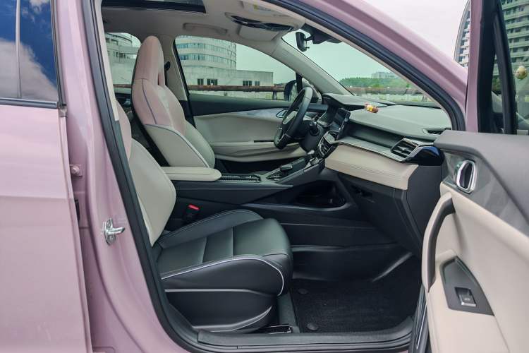 Used Lynk & Co 06 EM-P 2022 PHEV Shero Pink Special Edition Exterior 8