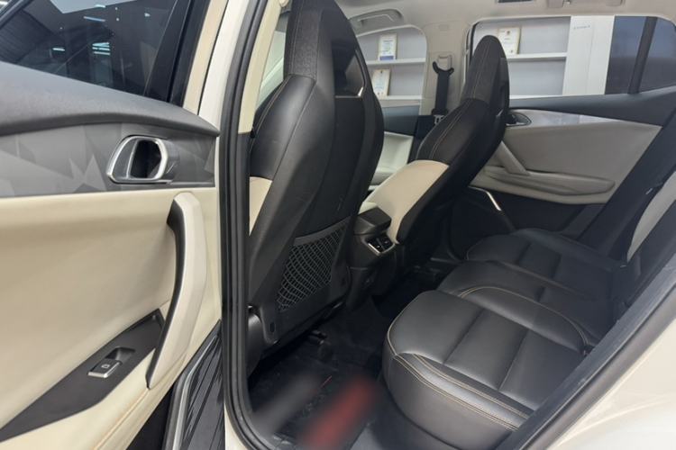 Used Lynk & Co 06 EM-P 2022 PHEV 84 km Range Pro Version Interior 3