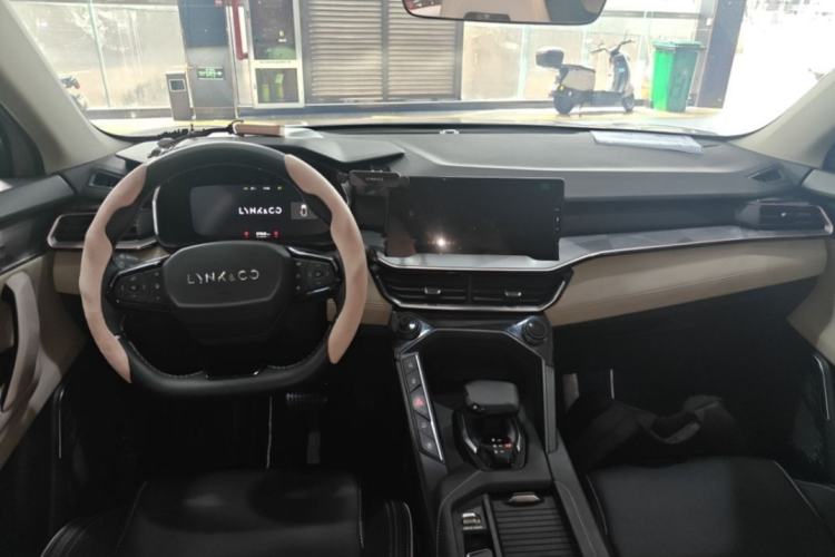 Used Lynk & Co 06 EM-P 2022 PHEV 84 km Range Pro Version Interior 1