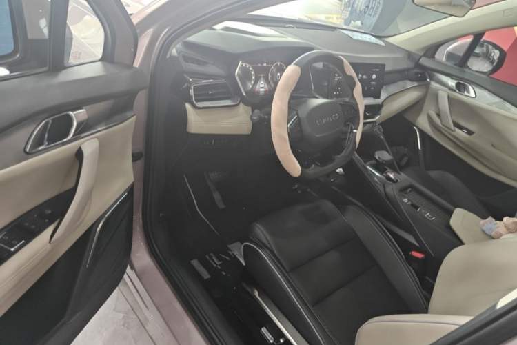 Used Lynk & Co 06 EM-P 2022 PHEV 84 km Range Pro Version Interior 2