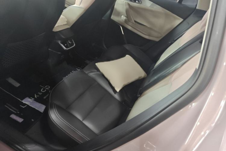 Used Lynk & Co 06 EM-P 2022 PHEV 84 km Range Pro Version Interior 3