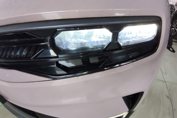 Used Lynk & Co 06 EM-P 2022 PHEV Shero Pink Special Edition Left Front Headlight