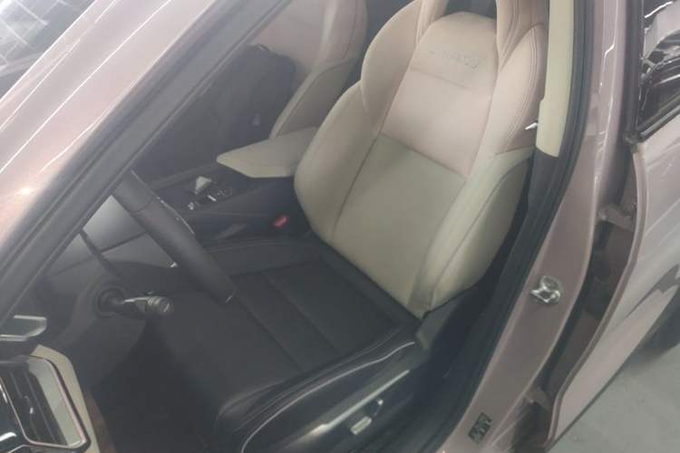 Used Lynk & Co 06 EM-P 2022 PHEV Shero Pink Special Edition Left Front Seat