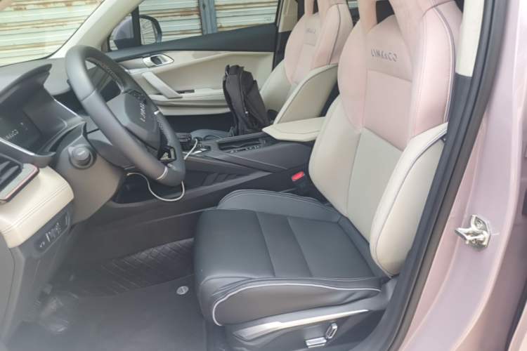 Used Lynk & Co 06 EM-P 2022 PHEV 84 km Range Pro Version Left Front Seat