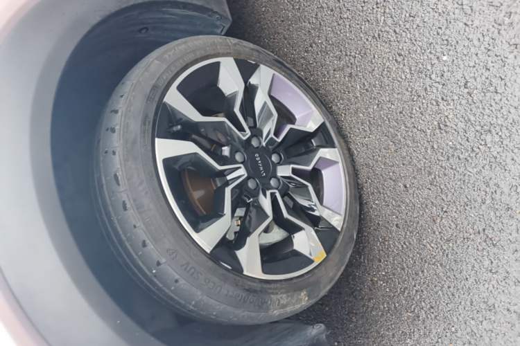 Used Lynk & Co 06 EM-P 2022 PHEV 84 km Range Pro Version Left Front Wheel Hub