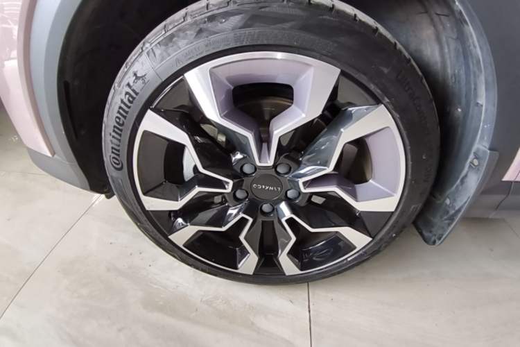 Used Lynk & Co 06 EM-P 2022 PHEV Shero Pink Special Edition Left Front Wheel Hub