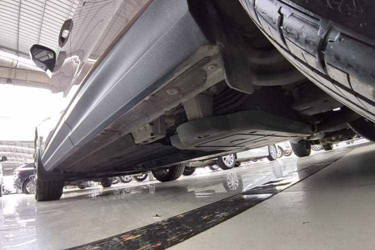 Used Lynk & Co 06 EM-P 2022 PHEV Shero Pink Special Edition Left Side Sill