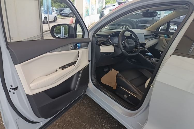 Used Lynk & Co 06 EM-P 2022 PHEV 84 km Range Pro Version Driver Seat