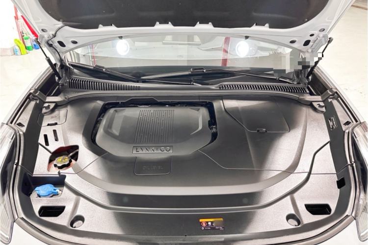 Used Lynk & Co 06 EM-P 2022 PHEV 84 km Range Pro Version Engine Bay