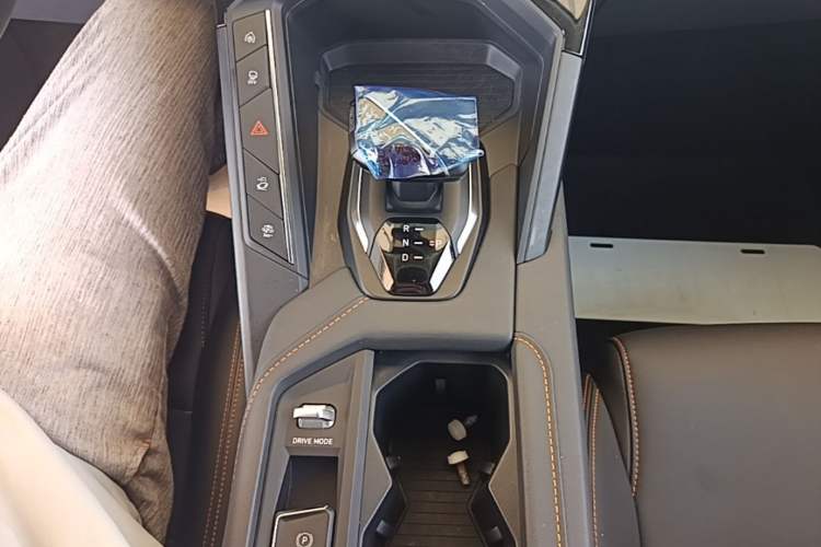 Used Lynk & Co 06 EM-P 2022 PHEV 84 km Range Pro Version Gear Lever