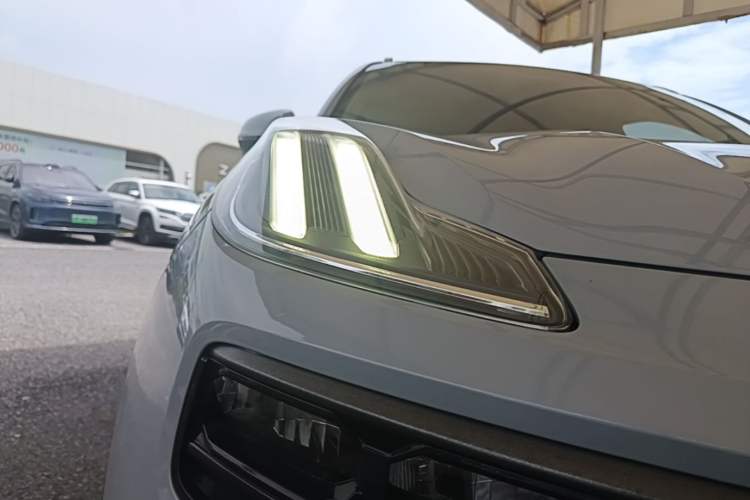 Used Lynk & Co 06 EM-P 2022 PHEV 84 km Range Pro Version Right Front Headlight