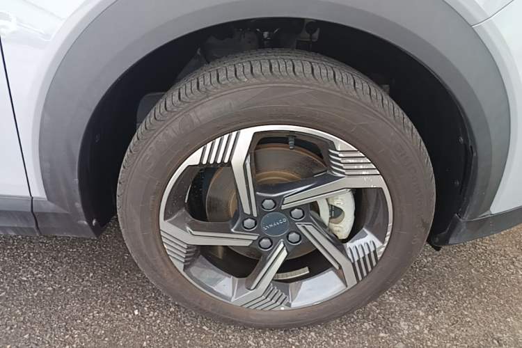 Used Lynk & Co 06 EM-P 2022 PHEV 84 km Range Pro Version Right Front Wheel Hub