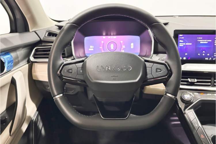 Used Lynk & Co 06 EM-P 2022 PHEV 84 km Range Pro Version Steering Wheel